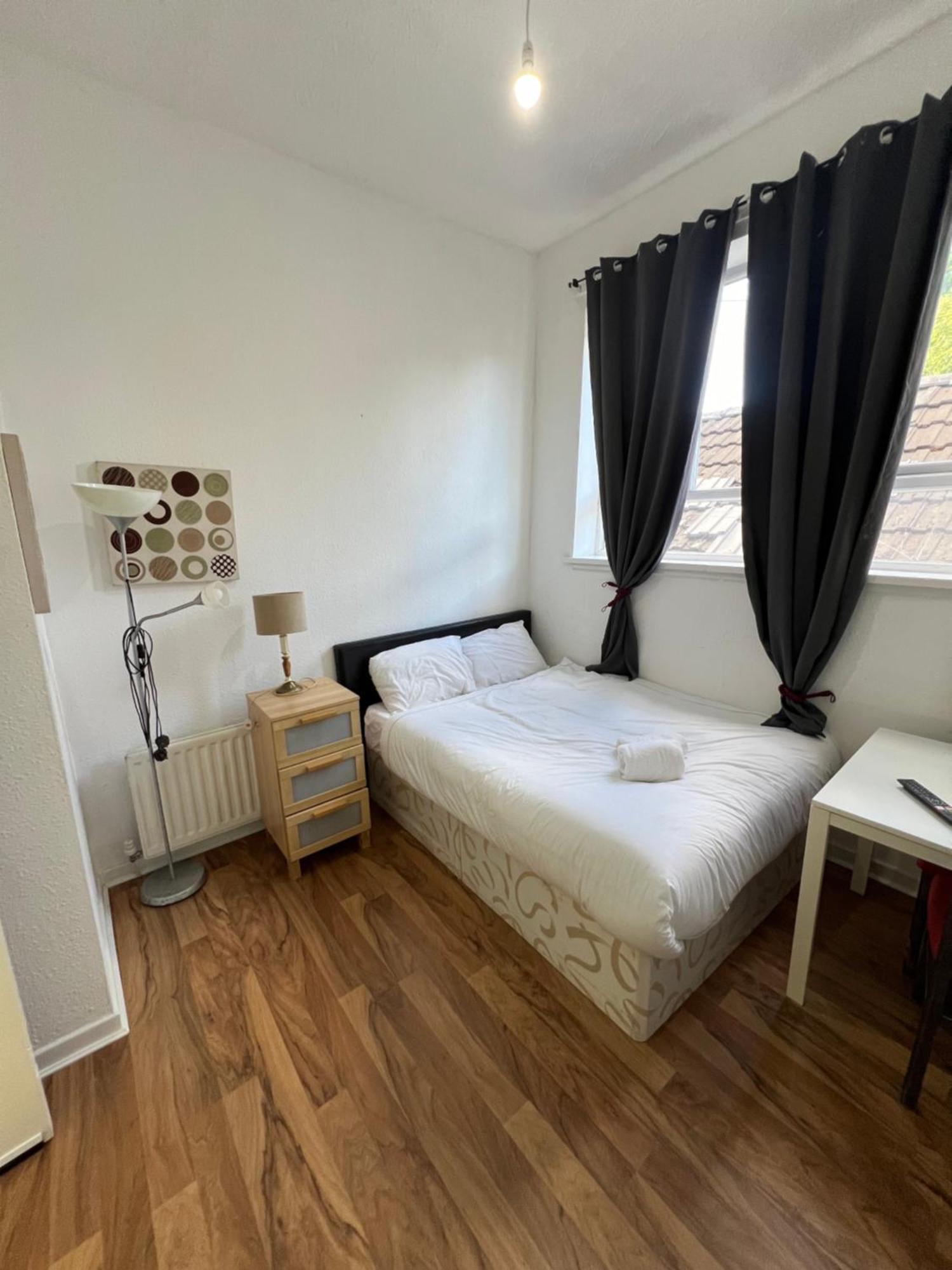 Great Western Road Studio With En Suite Glasgow Exterior photo